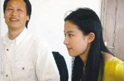 娱乐圈经常有吃瓜的人,揭秘“吃瓜群众”背后的狂欢与真相